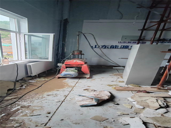 牙叉镇地基基础下沉墙体裂缝加固注浆顶升施工